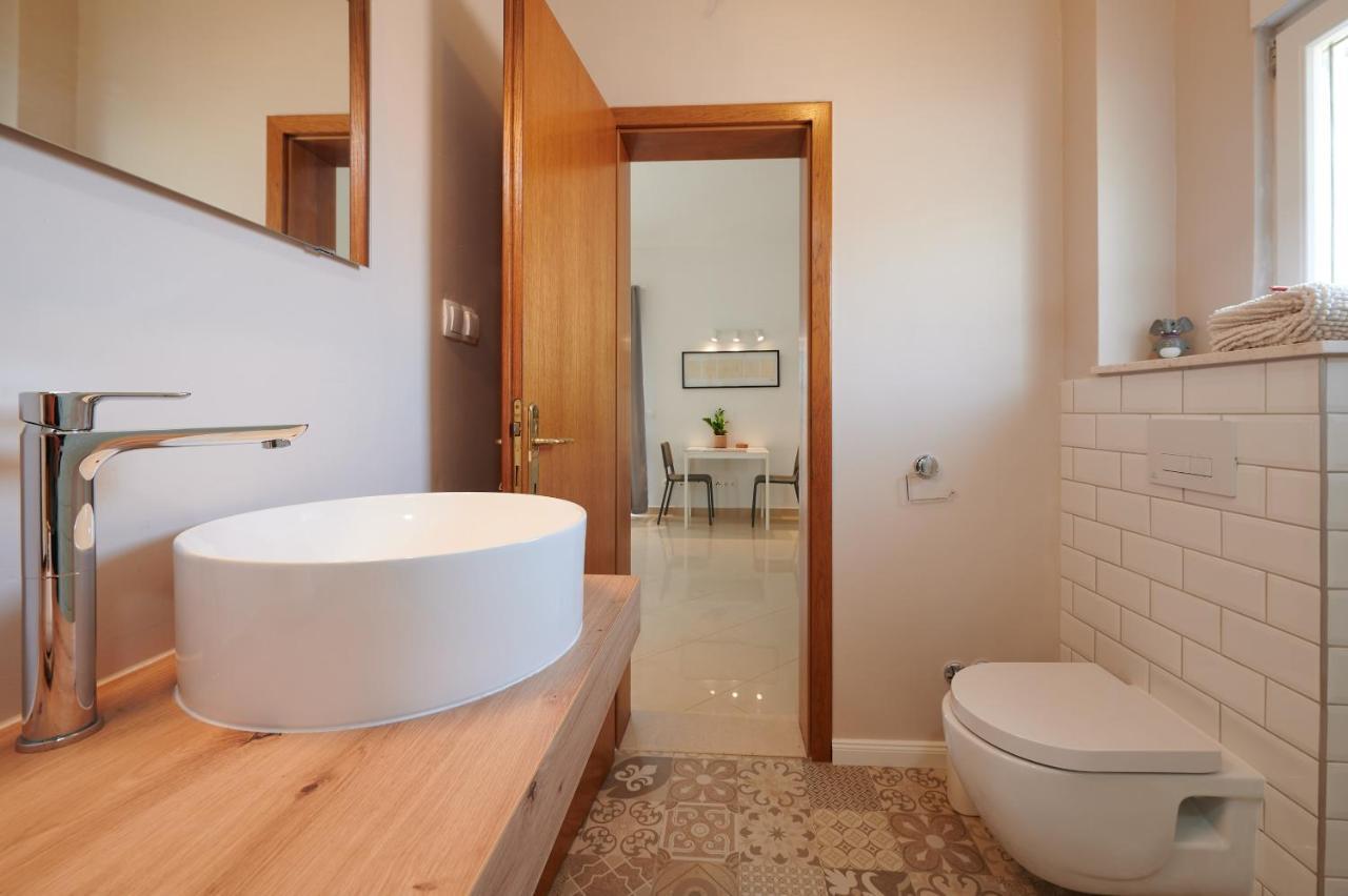 T&T Sea View Apartments Trogir Buitenkant foto
