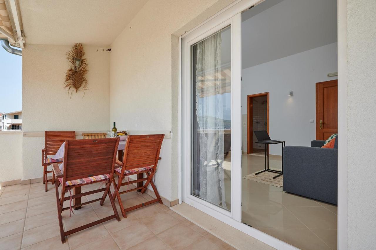 T&T Sea View Apartments Trogir Buitenkant foto