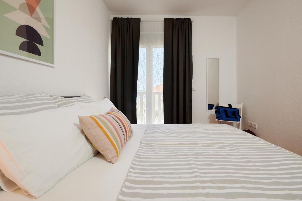T&T Sea View Apartments Trogir Buitenkant foto