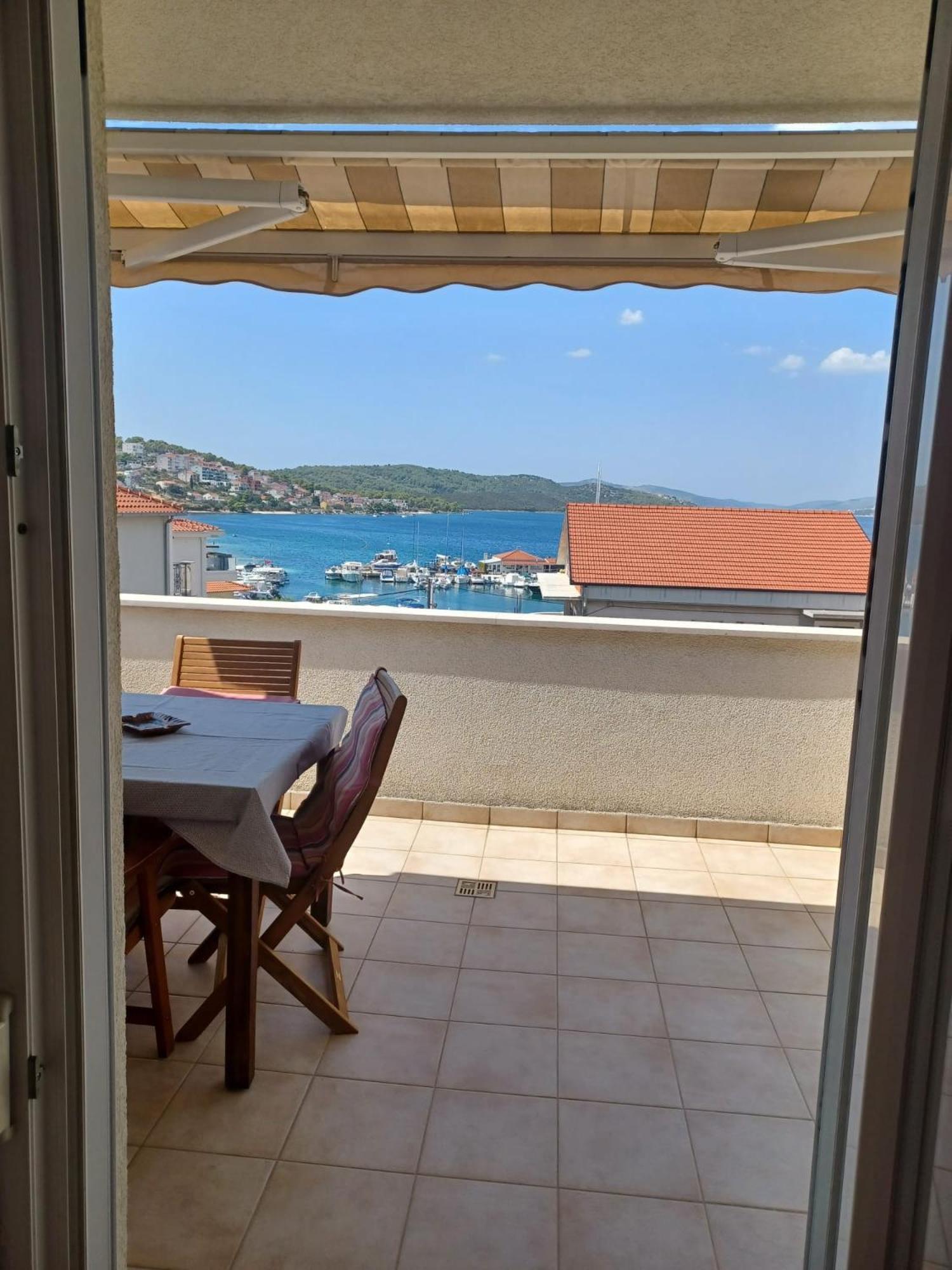 T&T Sea View Apartments Trogir Buitenkant foto
