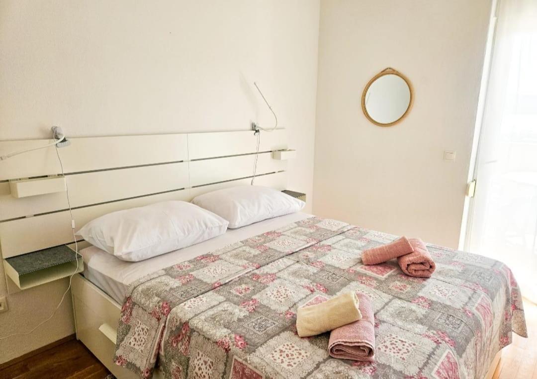 T&T Sea View Apartments Trogir Buitenkant foto