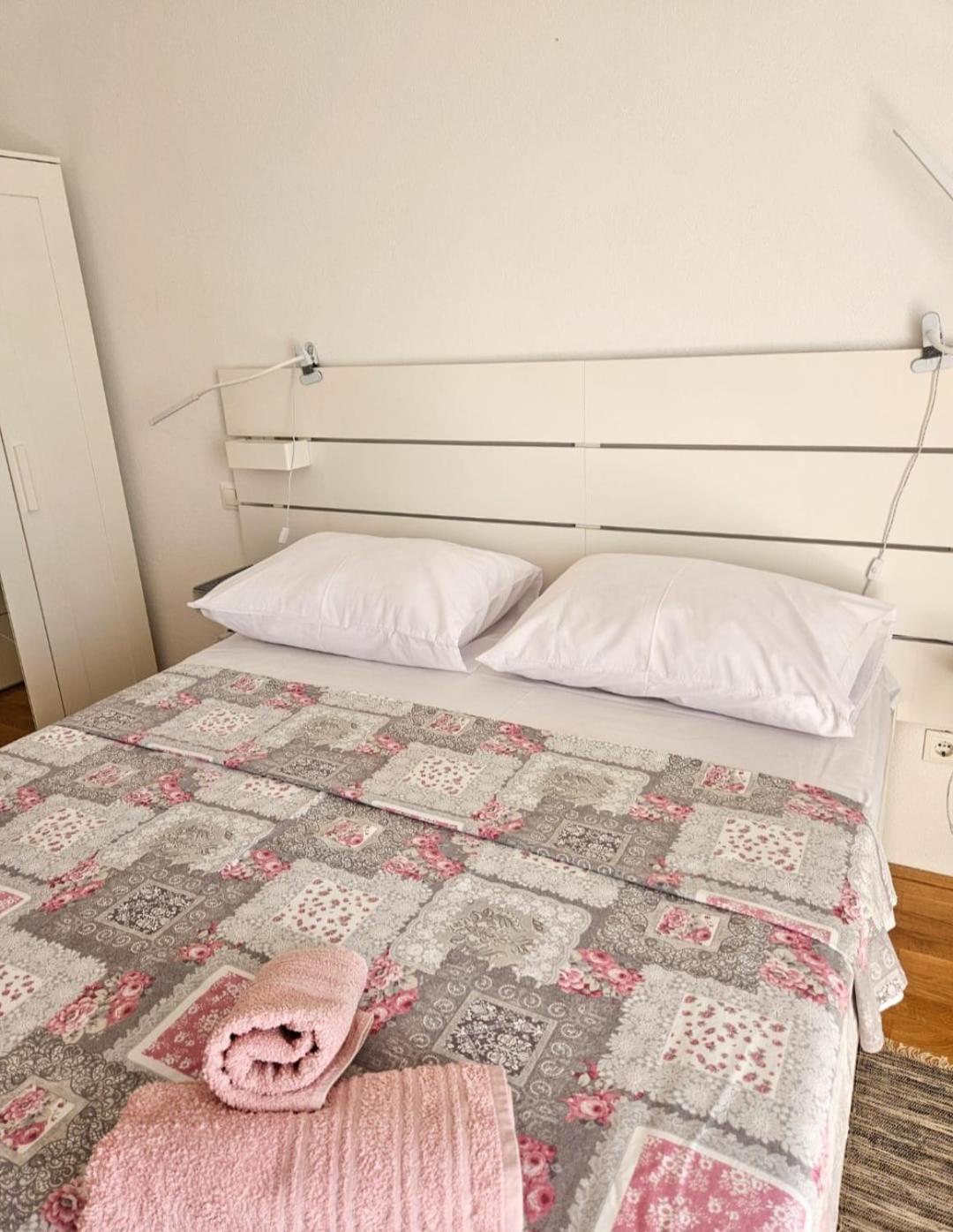 T&T Sea View Apartments Trogir Buitenkant foto